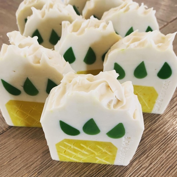 Handmade soap. Lots of diff scents /essential oils - Picture 3 of 6